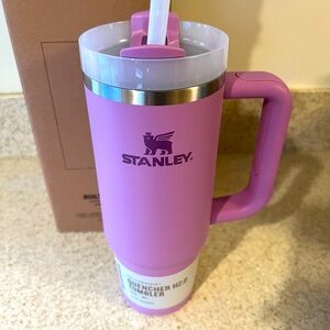 Stanley 30oz Quencher H2.0 Tumbler
New